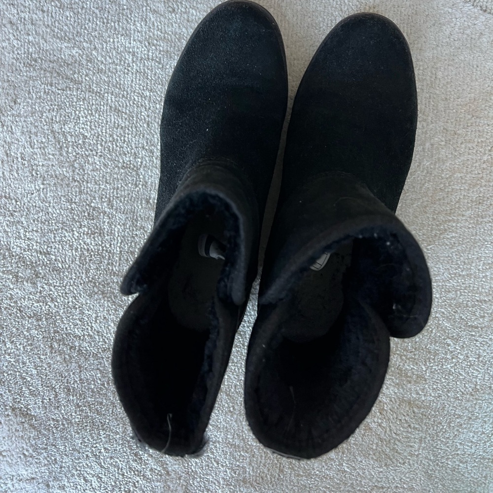 Black Short Ugg With Small Platform - image 4